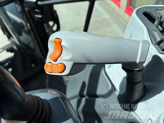 Valtra A114 트랙터