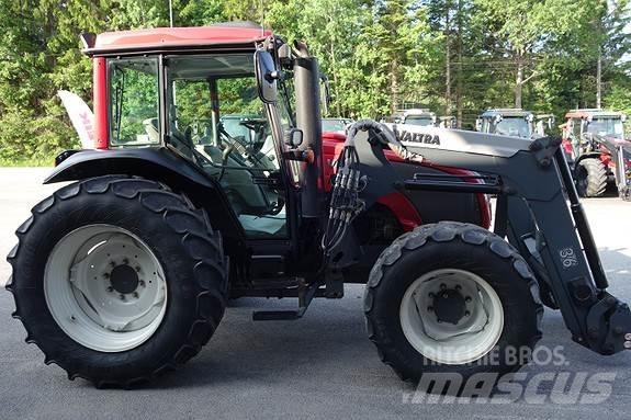 Valtra A83 트랙터