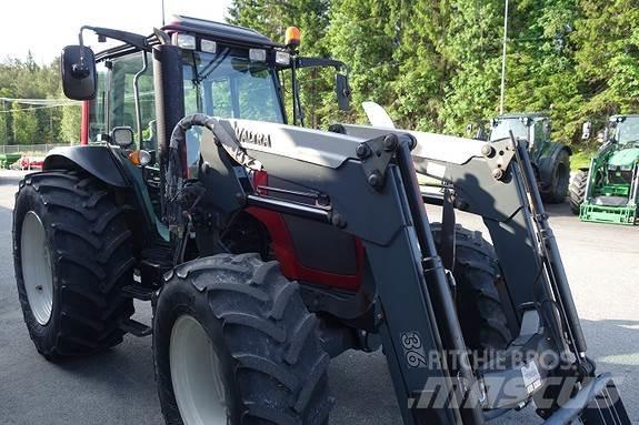 Valtra A83 트랙터