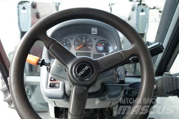 Valtra A83 트랙터