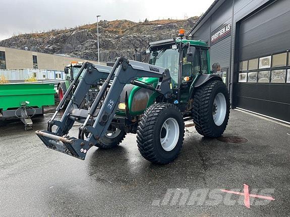 Valtra A83 트랙터
