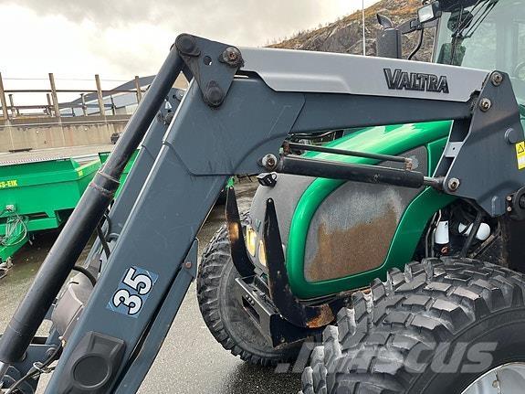 Valtra A83 트랙터