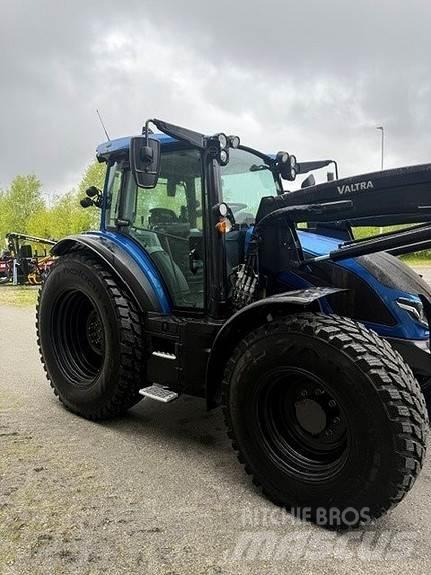 Valtra G 135 A 트랙터