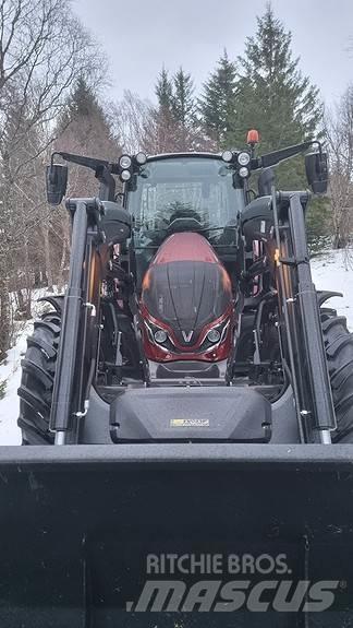 Valtra G135A 트랙터