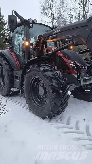 Valtra G135A 트랙터