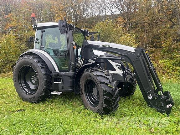 Valtra G135A 트랙터