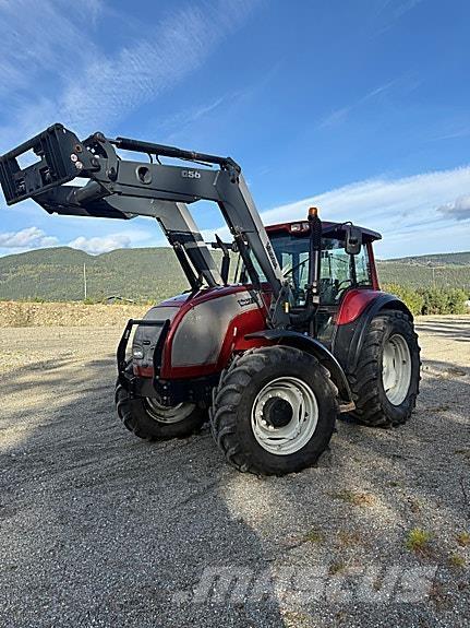 Valtra M150 트랙터
