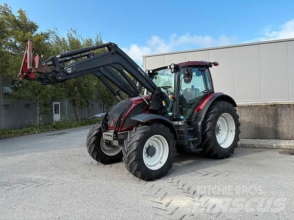 Valtra N114 트랙터