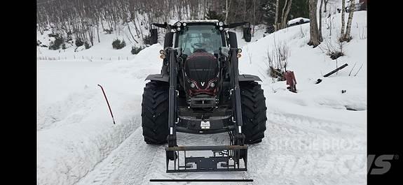 Valtra N134D 트랙터