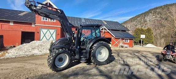 Valtra N135 트랙터