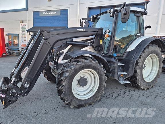 Valtra N175D. 트랙터