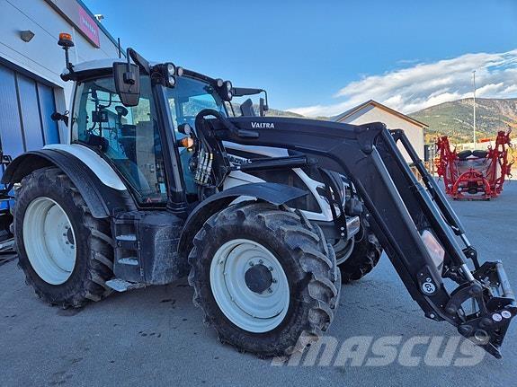 Valtra N175D. 트랙터