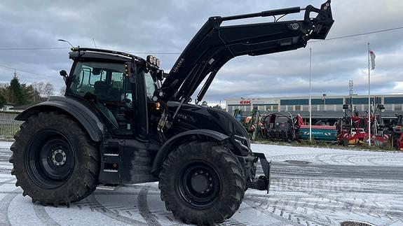 Valtra T235 트랙터