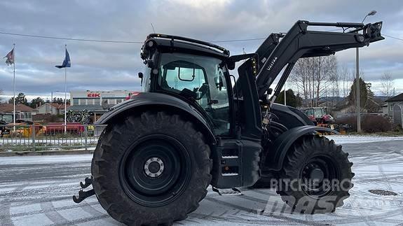 Valtra T235 트랙터