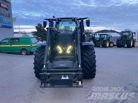 Valtra T235 트랙터