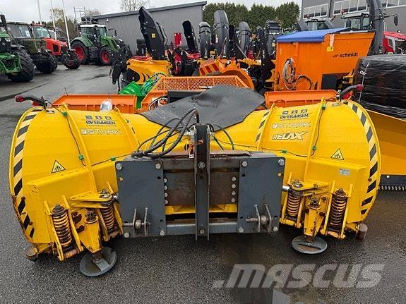   제설 블레이드 및 제설기