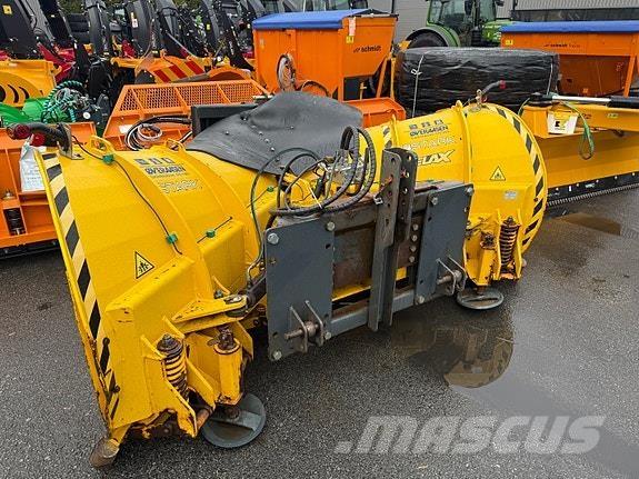   제설 블레이드 및 제설기