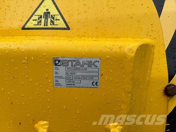   제설 블레이드 및 제설기