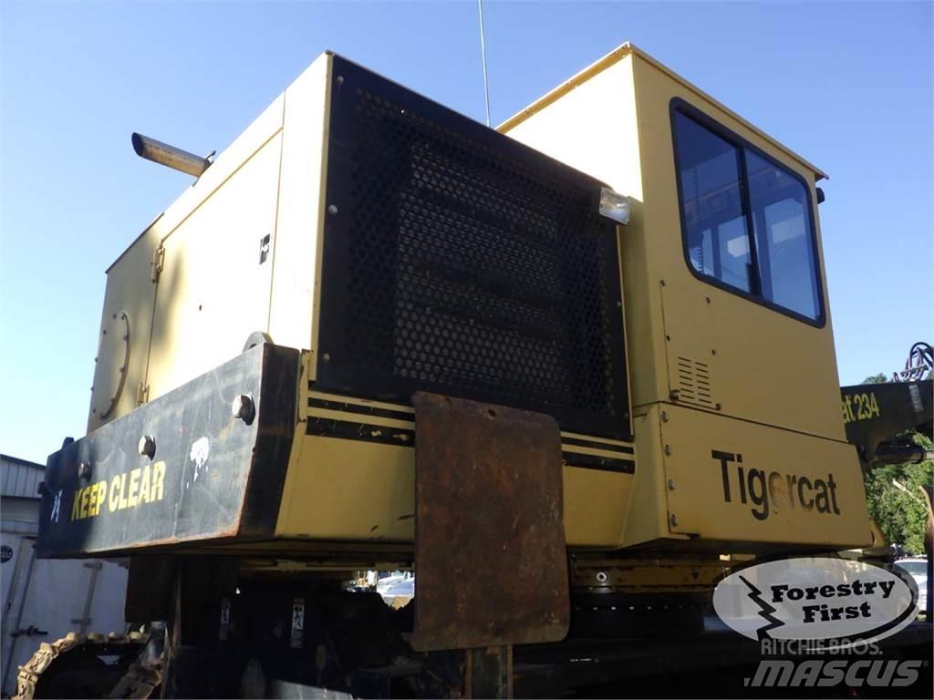 Tigercat 234 굴절식 크레인