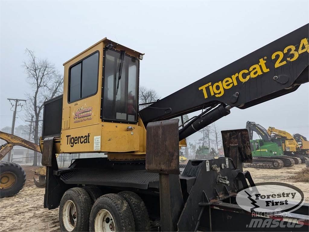 Tigercat 234 굴절식 크레인