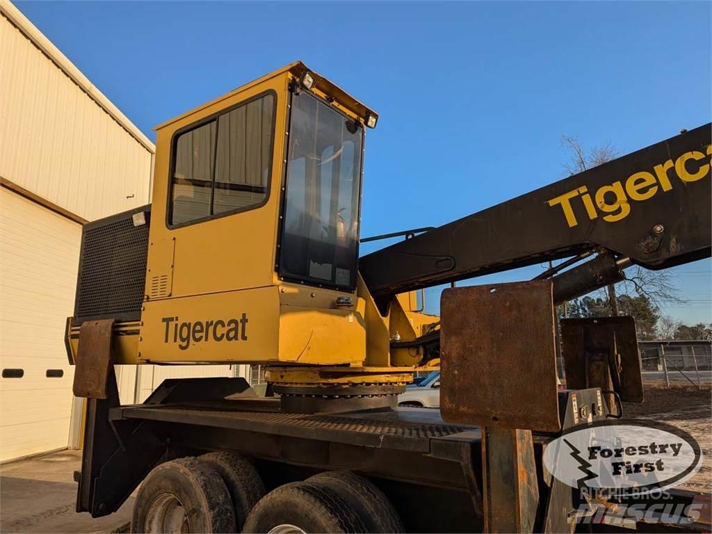 Tigercat 234 굴절식 크레인