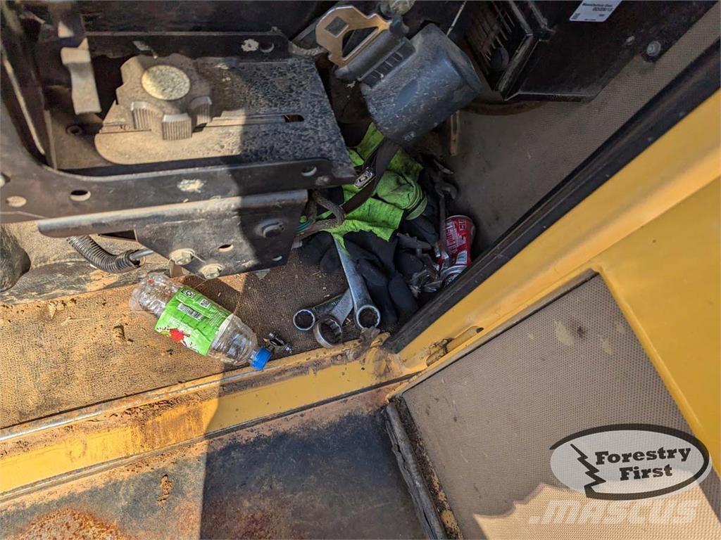 Tigercat 234 굴절식 크레인