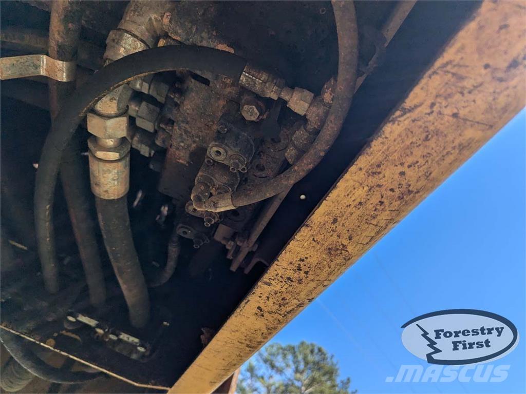 Tigercat 234 굴절식 크레인