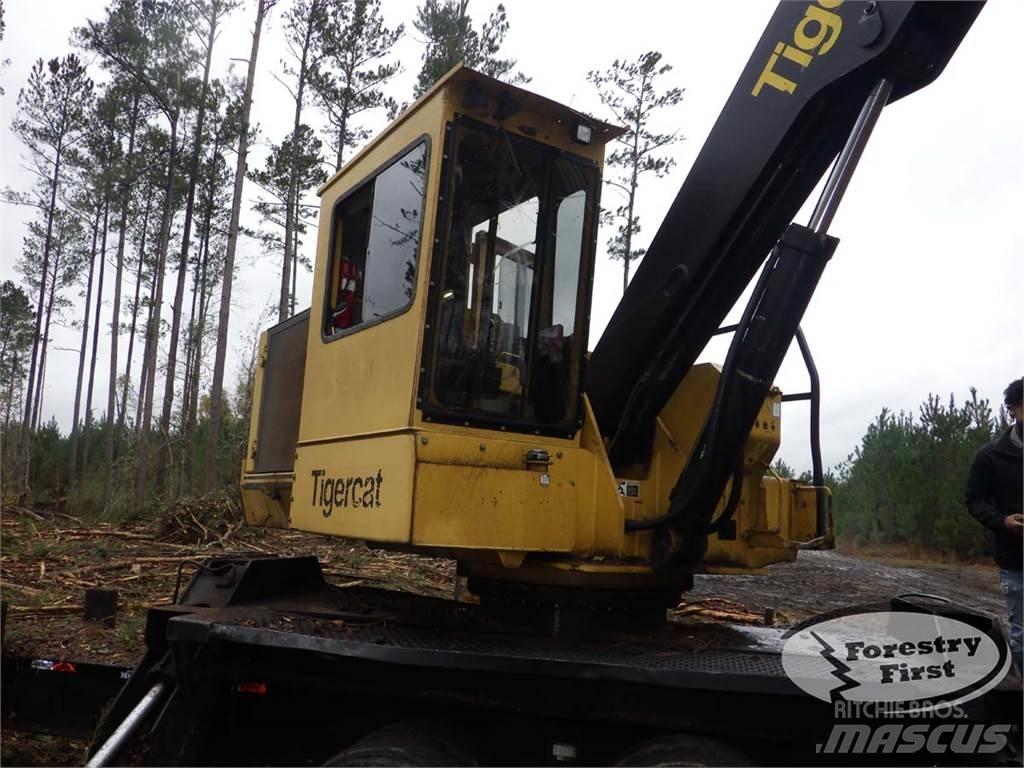Tigercat 234B 굴절식 크레인