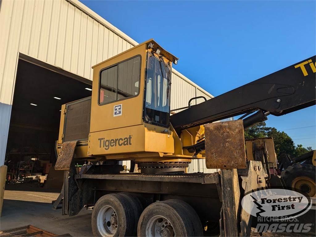 Tigercat 234B 굴절식 크레인