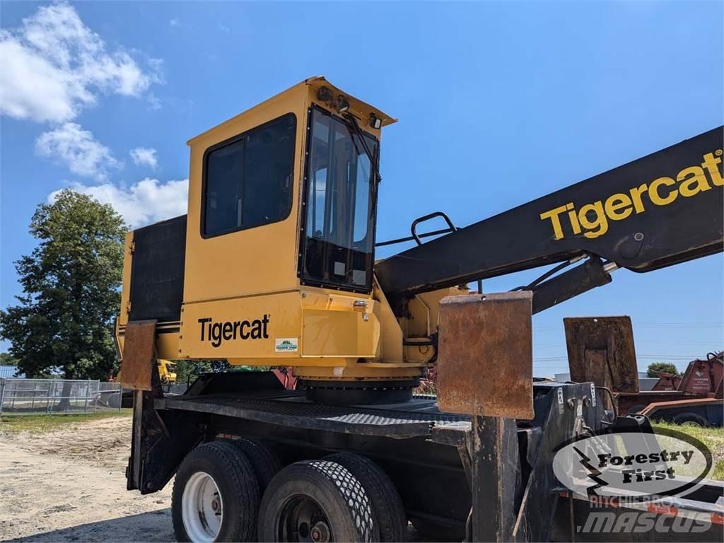 Tigercat 234B 굴절식 크레인