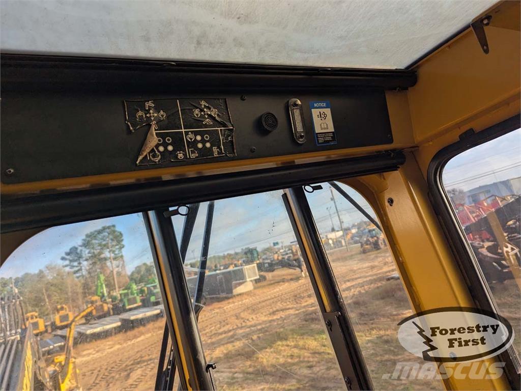 Tigercat 234B 굴절식 크레인