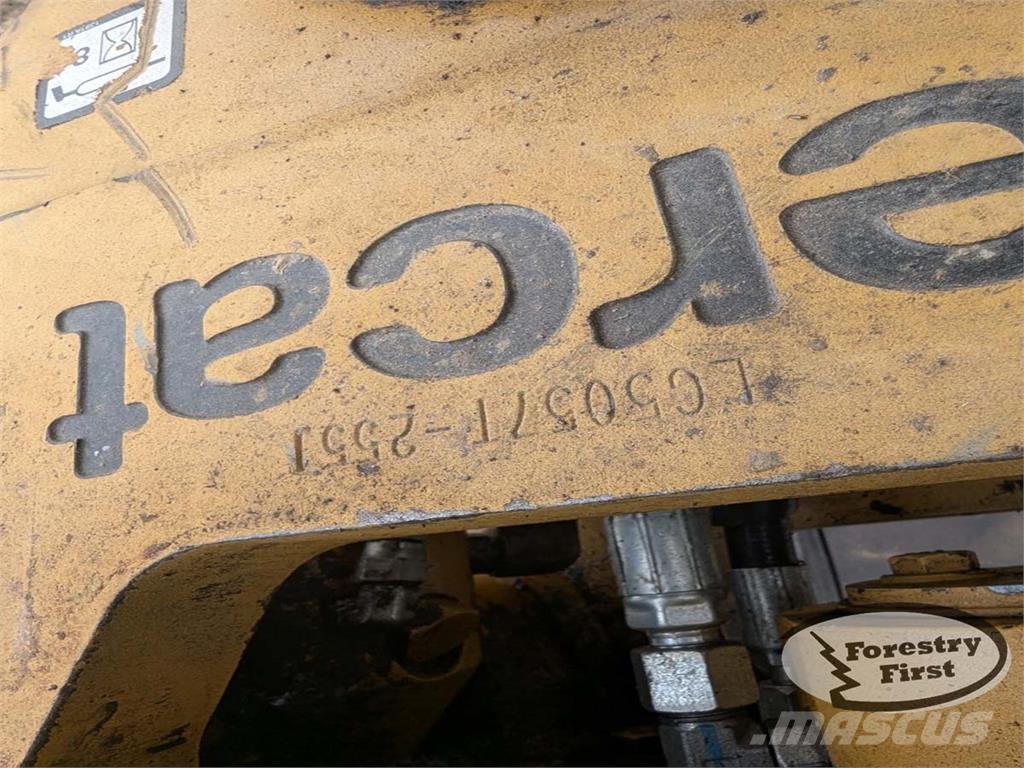 Tigercat 234B 굴절식 크레인