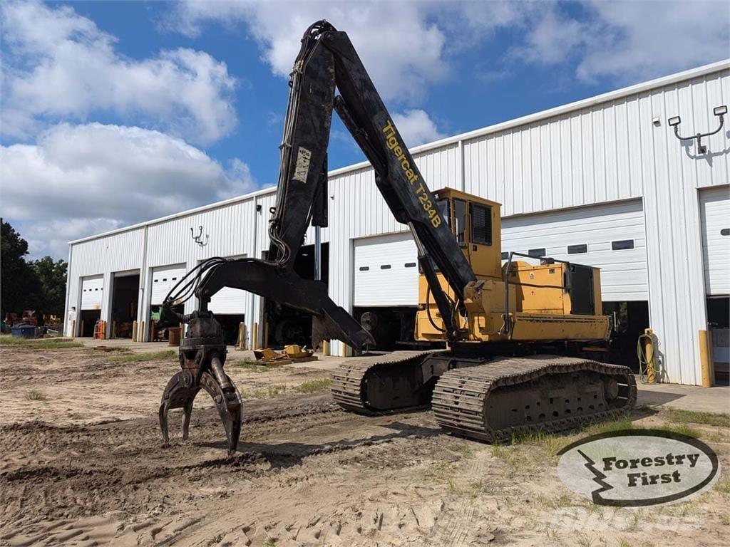 Tigercat T234B 굴절식 크레인