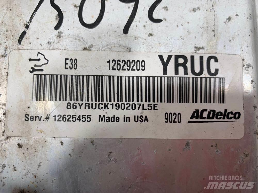 Isuzu NPR 캐빈 및 인테리어