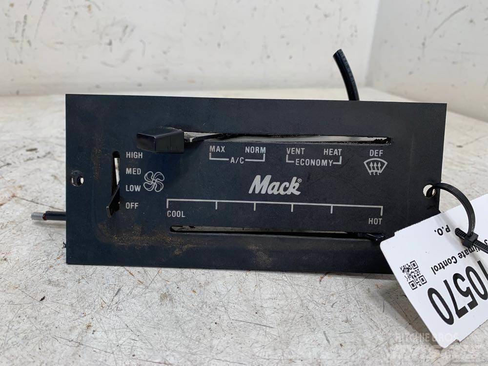 Mack CV713 일렉트로닉스