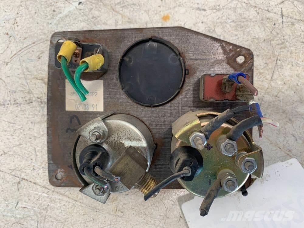 Mack RD680 Electronics