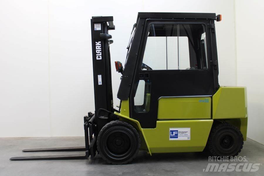 Clark DPM 30 디젤 지게차