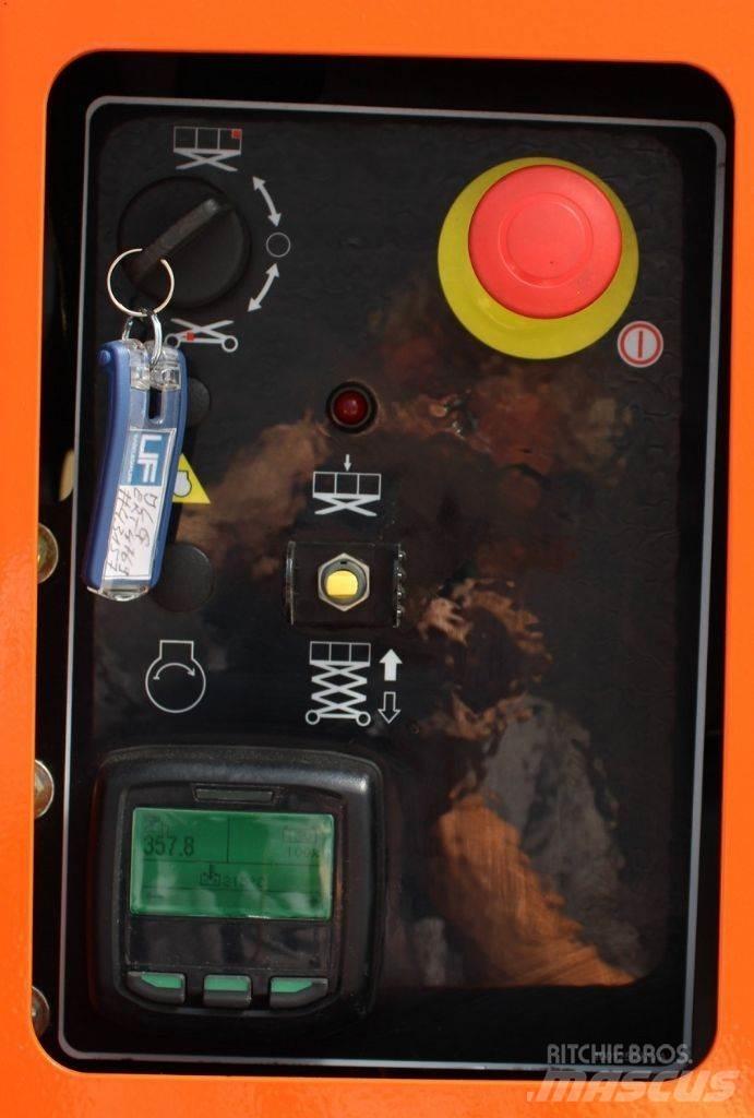 JLG ERT-4769 가위형 리프트