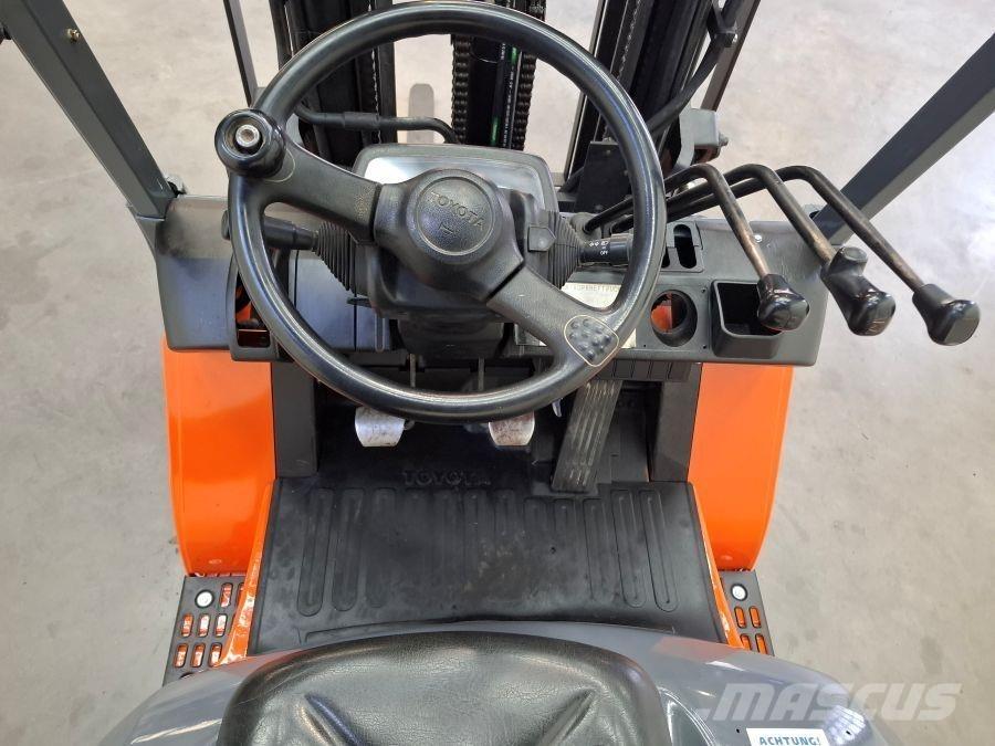 Toyota 62-7FDF25 디젤 지게차
