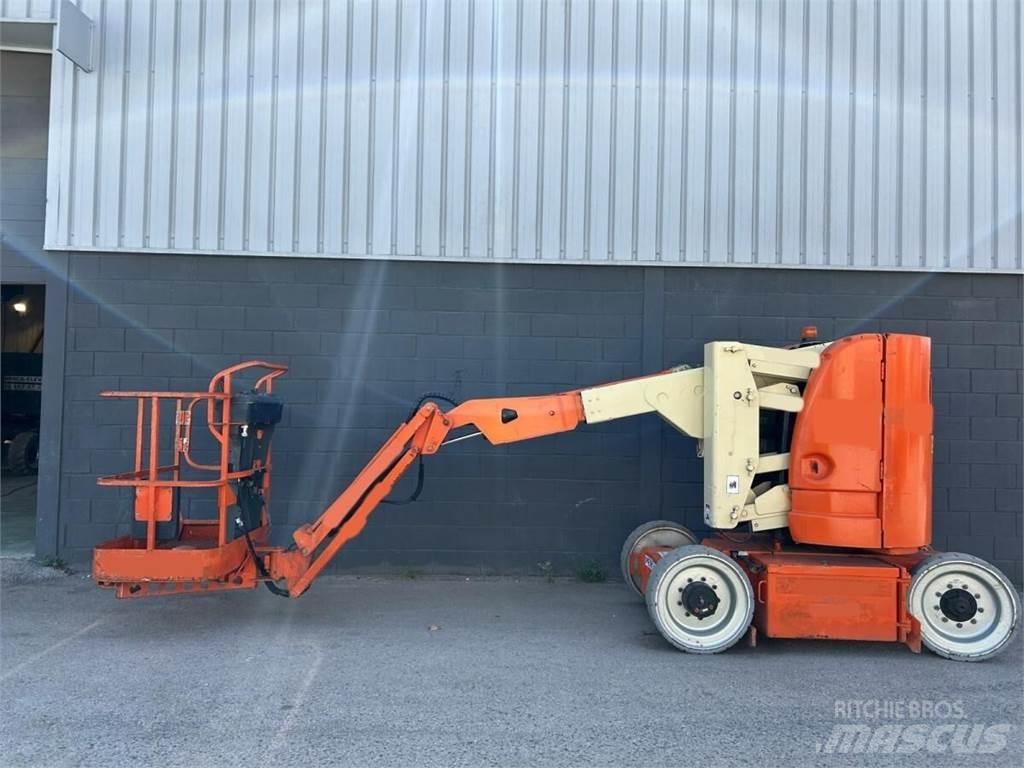 JLG E300AJ 관절형 전동이동 리프트