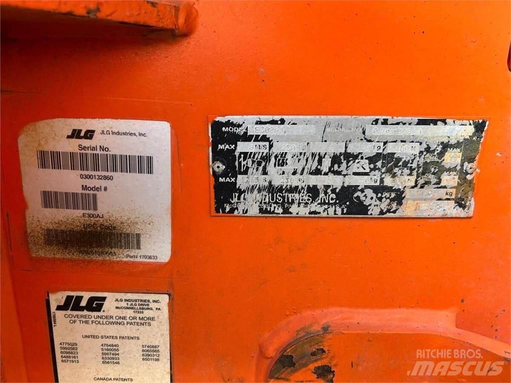 JLG E300AJ 관절형 전동이동 리프트