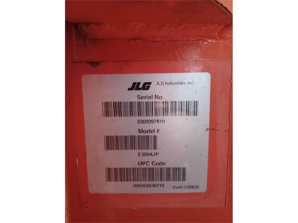 JLG E300AJP 관절형 전동이동 리프트