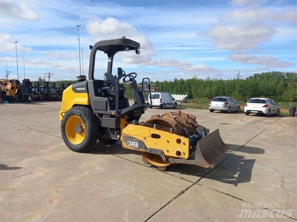 Volvo SD45B 싱글 드럼 롤러