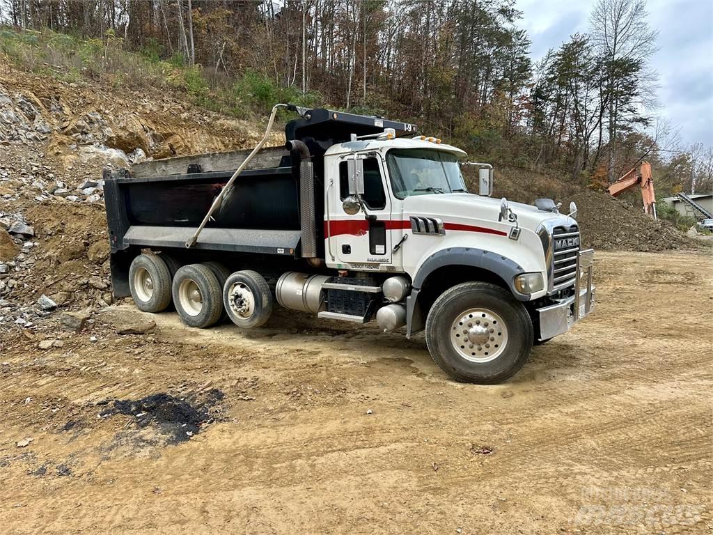 Mack GU713 덤프 트럭