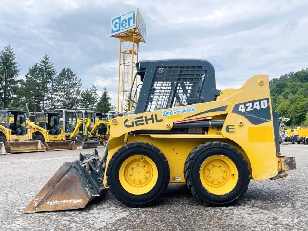 Gehl SL4240  스키드로더