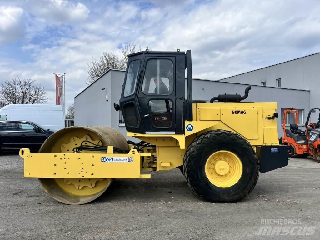JCB Vibromax W 1402 D 싱글 드럼 롤러