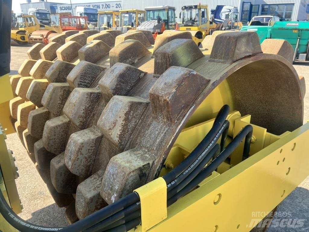 JCB Vibromax W 1402 PD 싱글 드럼 롤러