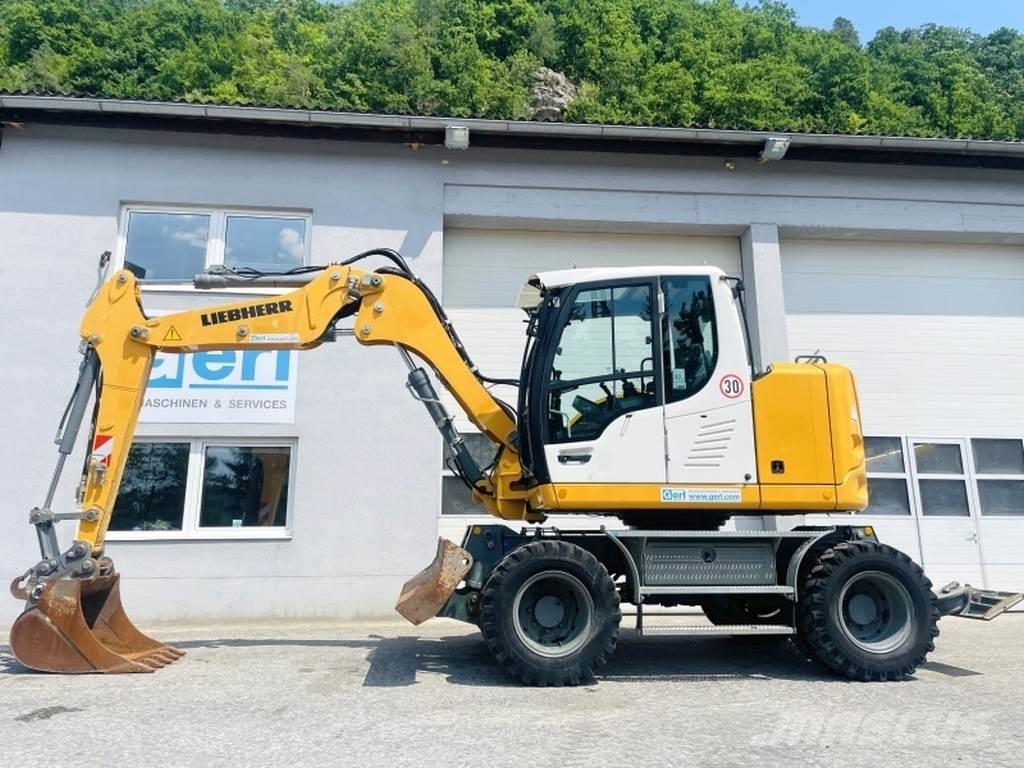 Liebherr A910 Compact  휠 굴삭기
