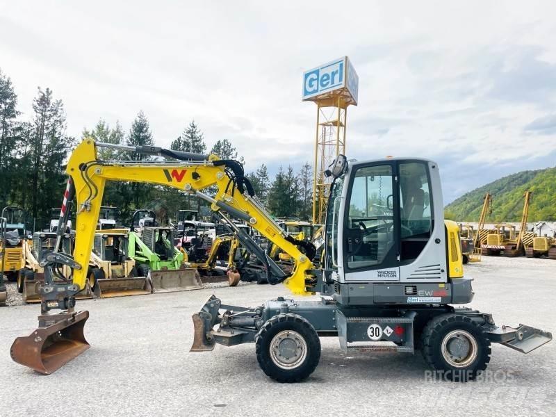 Neuson EW65  휠 굴삭기