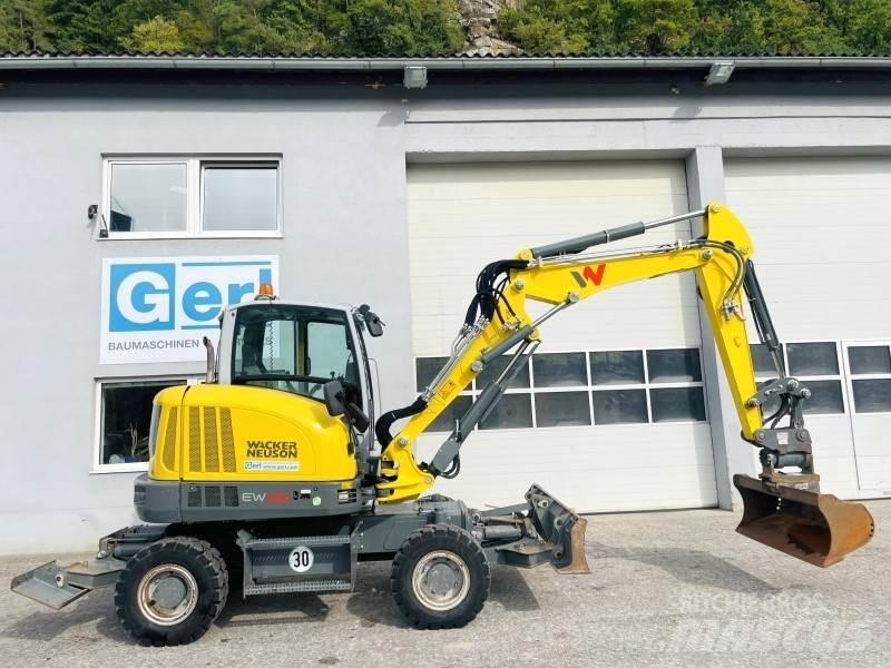 Neuson EW65  휠 굴삭기